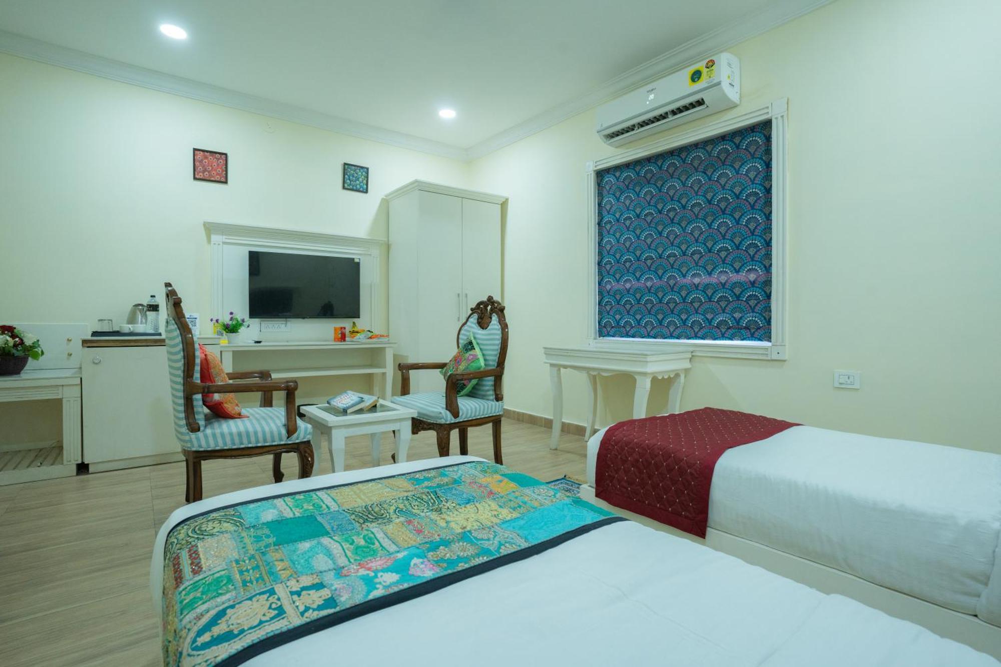 Hotel Tripli White Manor Udaipur