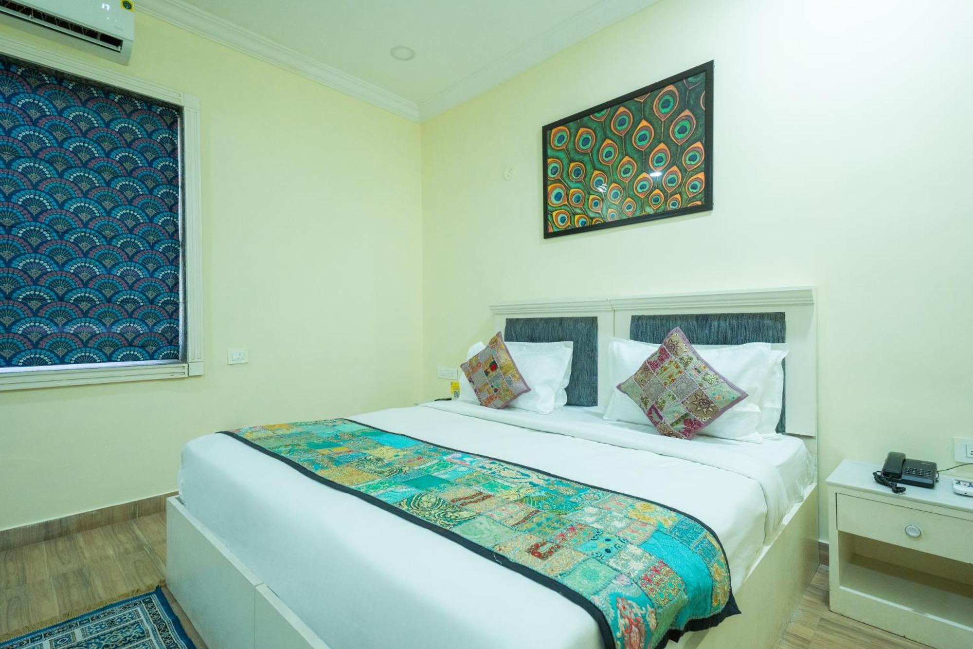 Hotel Tripli White Manor