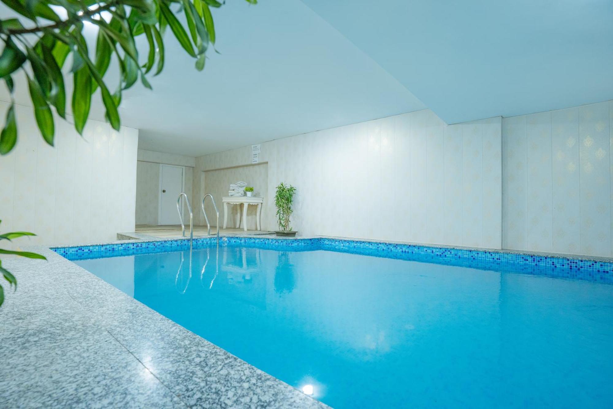 Tripli White Manor Hotel 3*