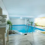 Tripli Hotels White Manor