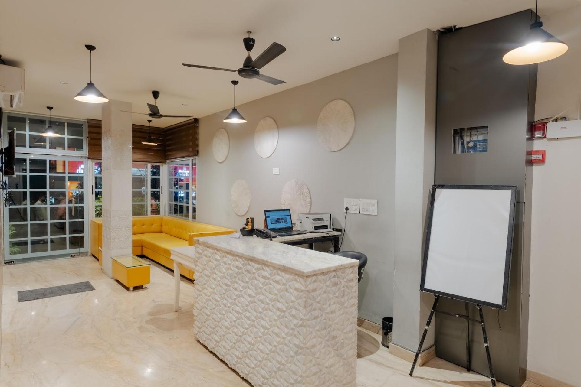 Tripli White Manor Hotel 3*