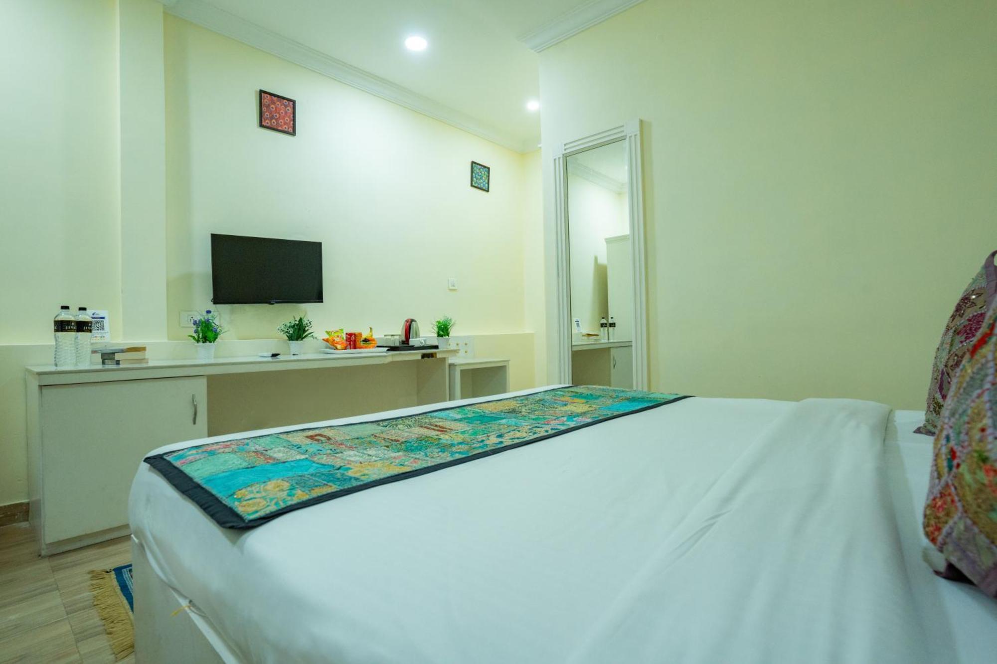 Hotel Tripli White Manor