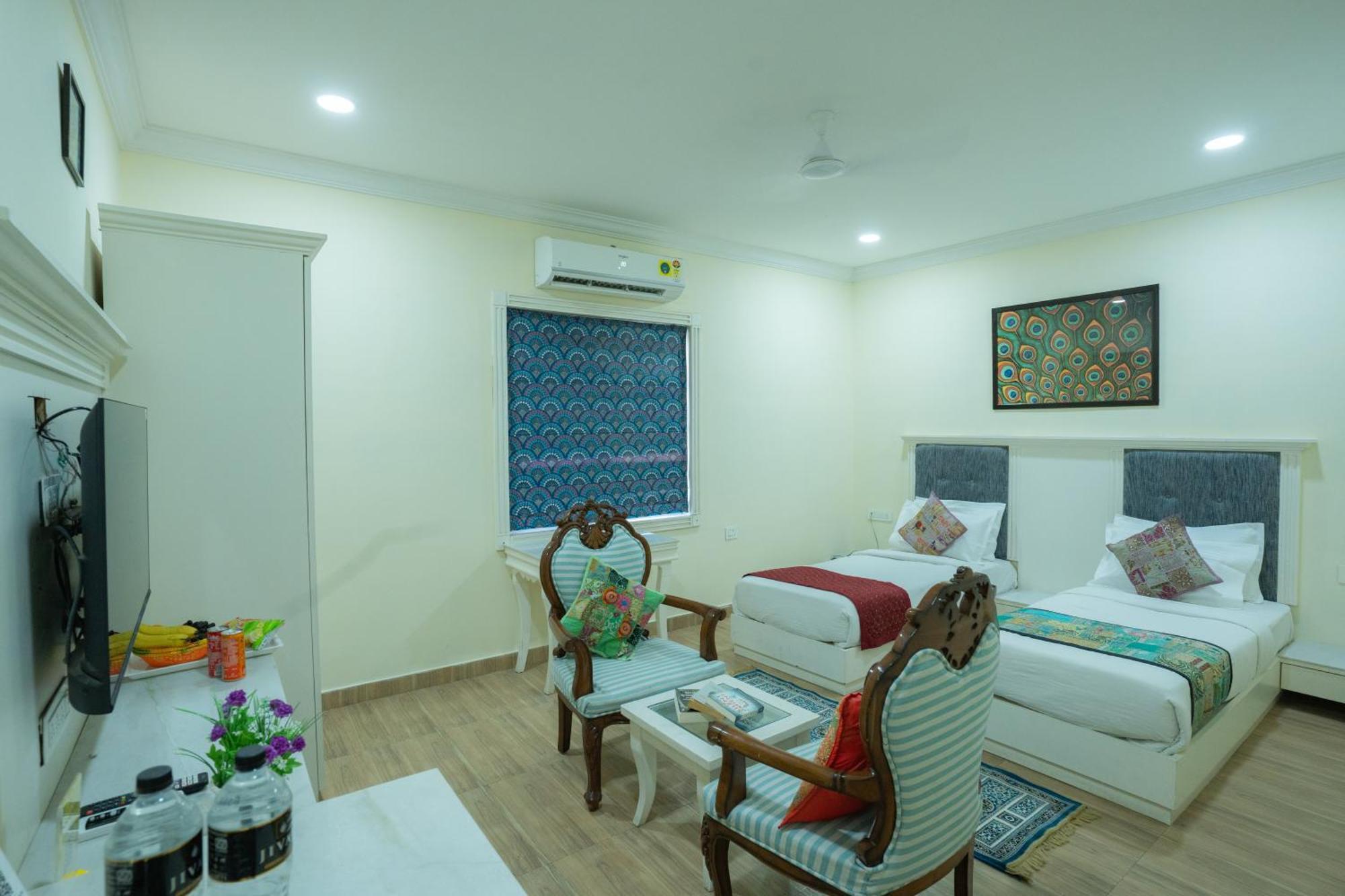 Tripli White Manor Hotel 3*