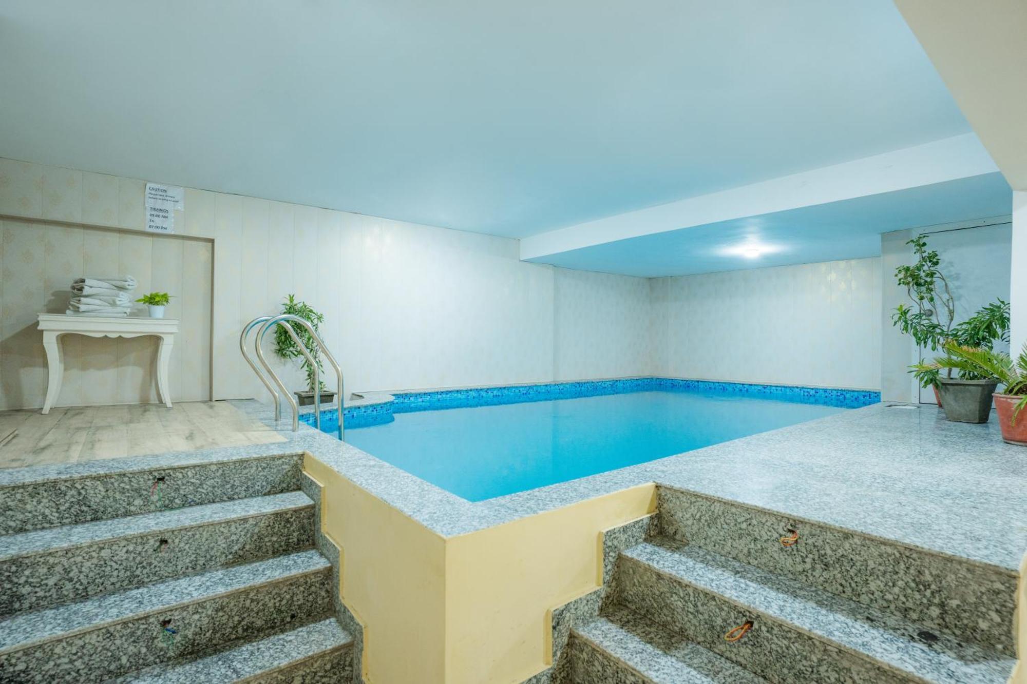 Tripli White Manor