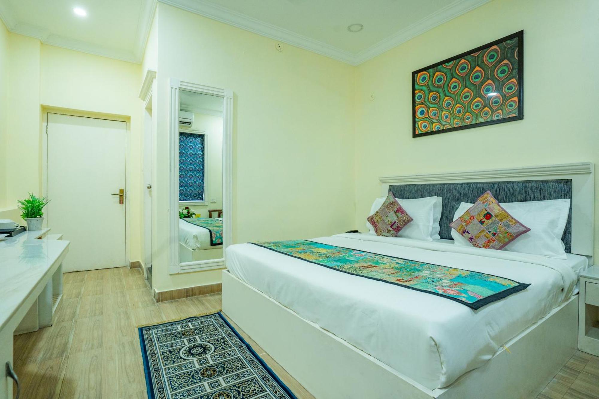 Tripli White Manor Hotel