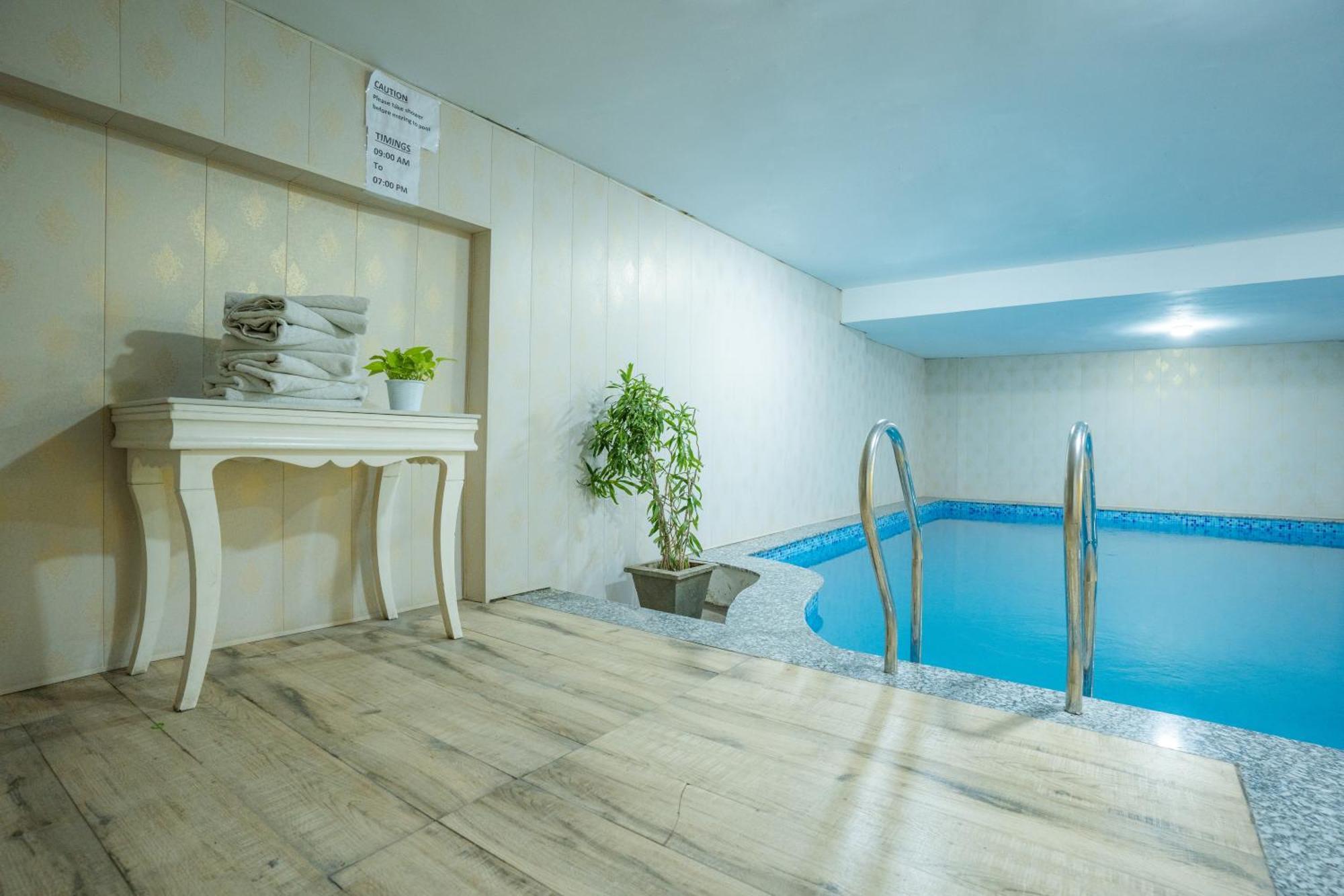 Hotel Tripli White Manor