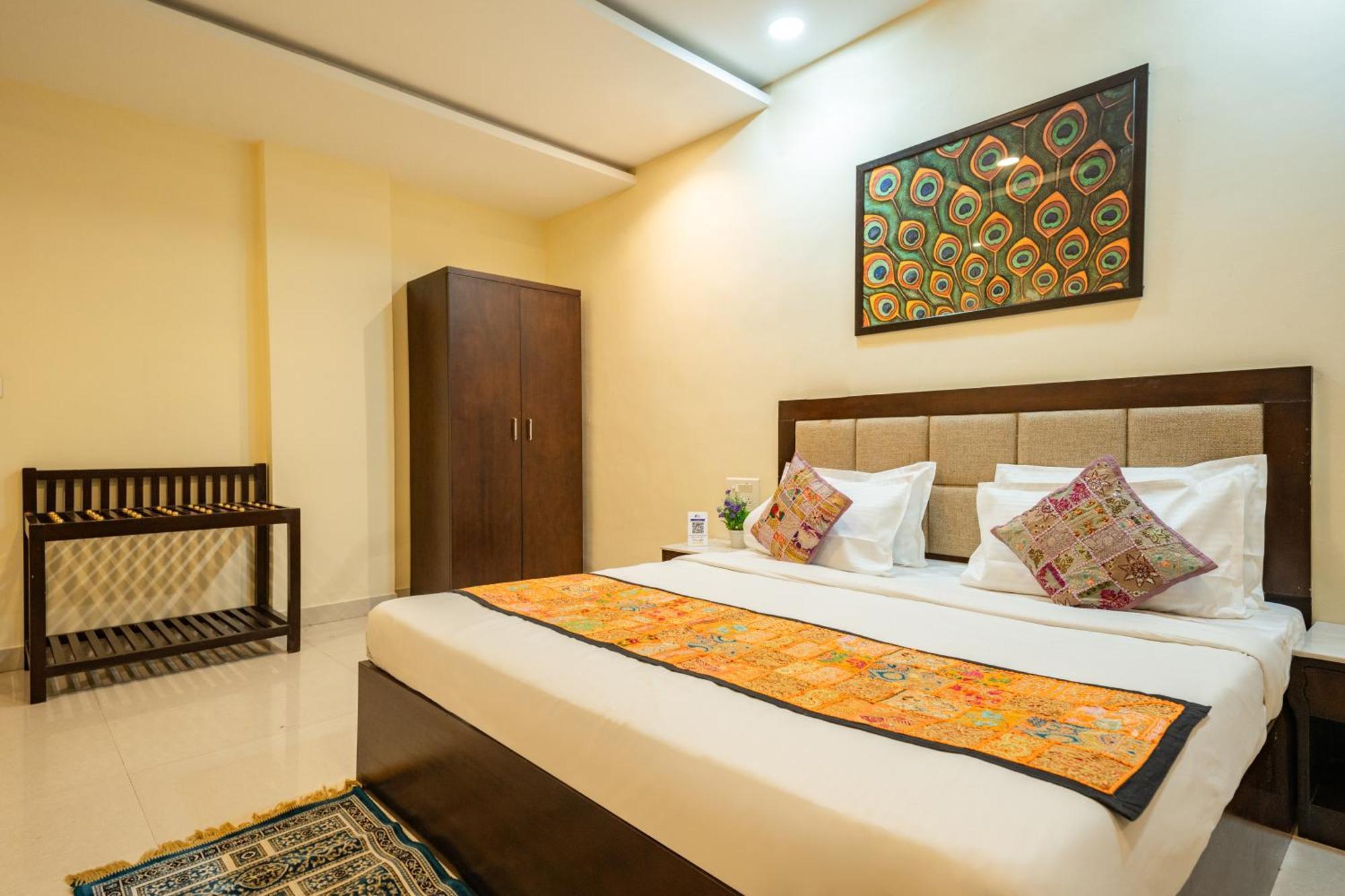 Tripli White Manor Hotel 3*